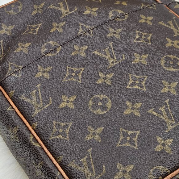 Louis Vuitton Monogram Marceau MM Bag - Picture 8 of 17